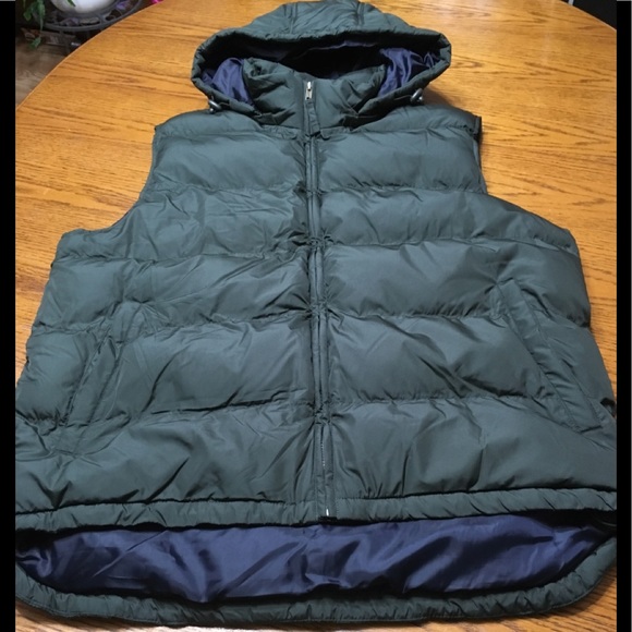 NWOT, St John’s Bay Hooded Puffer Vest, Mens XLT - Picture 1 of 3
